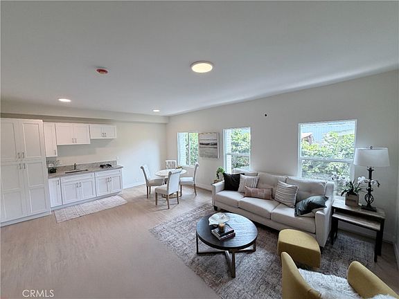 2nd image of 125 W Chestnut St APT 108