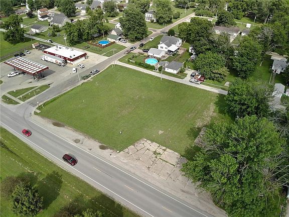 3rd image of 796 Oak Ave