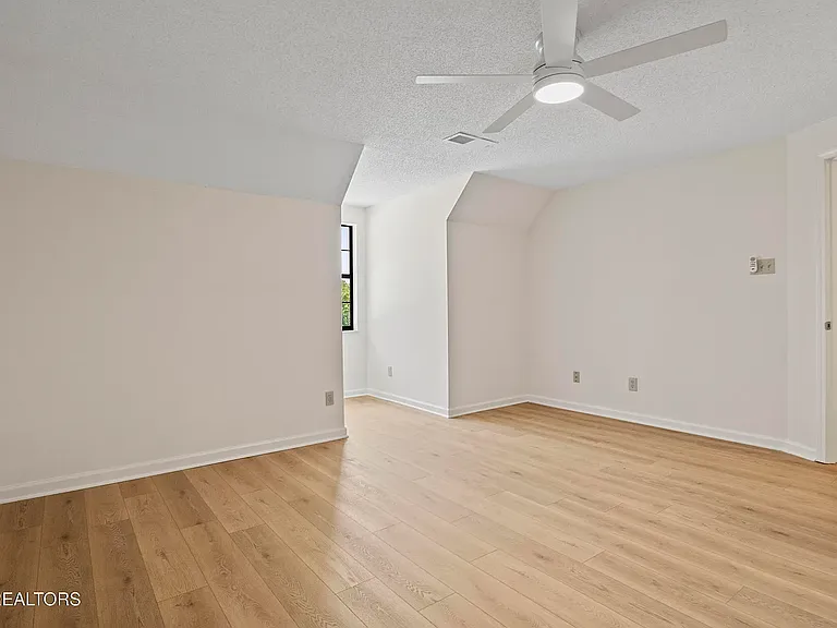 Master bedroom (upstairs)