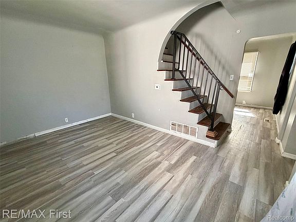 5th image of 13444 Prospect Ave