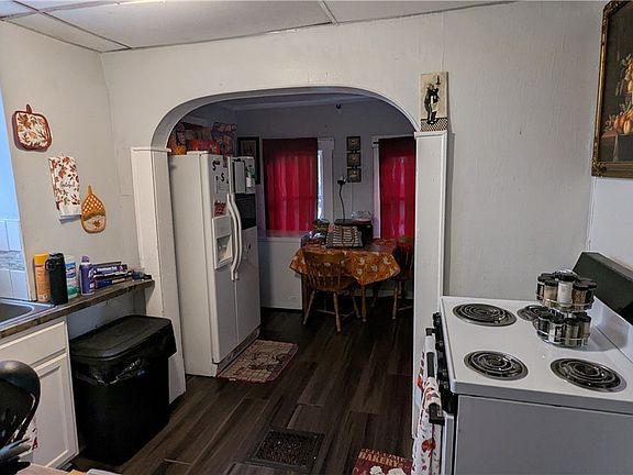 5th image of 2830 3rd St NW