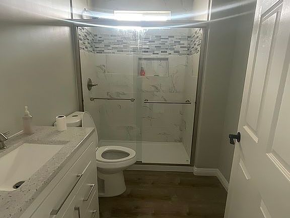 5th image of 922 Safari Dr