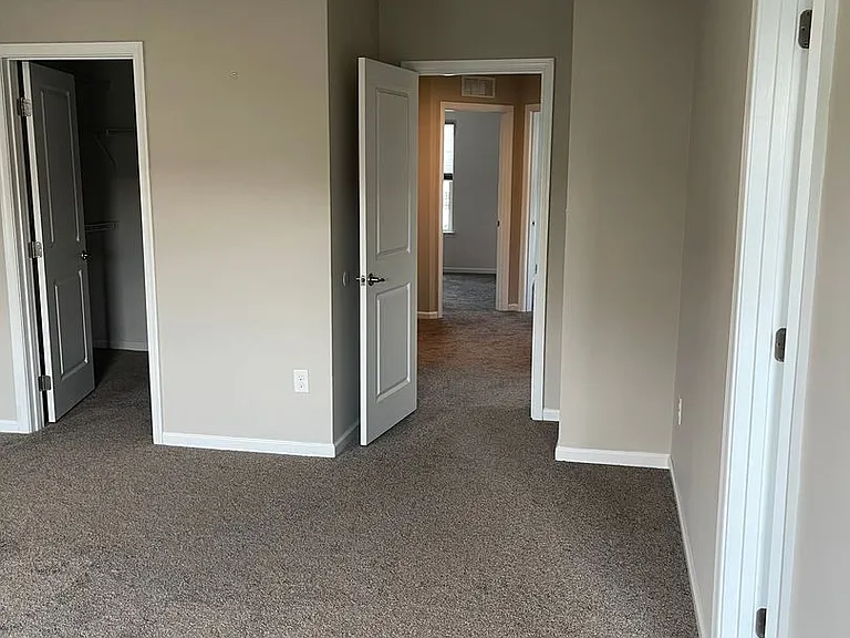 331 S Parkway Dr — Photo 67