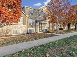11173 S Woodsonia Dr, Olathe, KS 66061