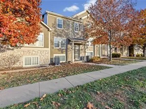 11173 S Woodsonia Dr, Olathe, KS 66061