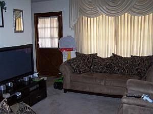 3rd image of 911 NW Cheryl Cir