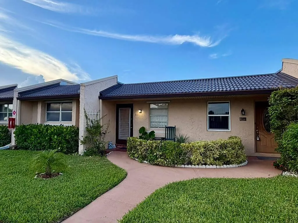 2 bed, 2.0 bath, 850 sqft, $2,200 — Photo 1