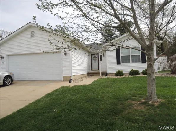 702 Pecan St, Greenville, IL 62246