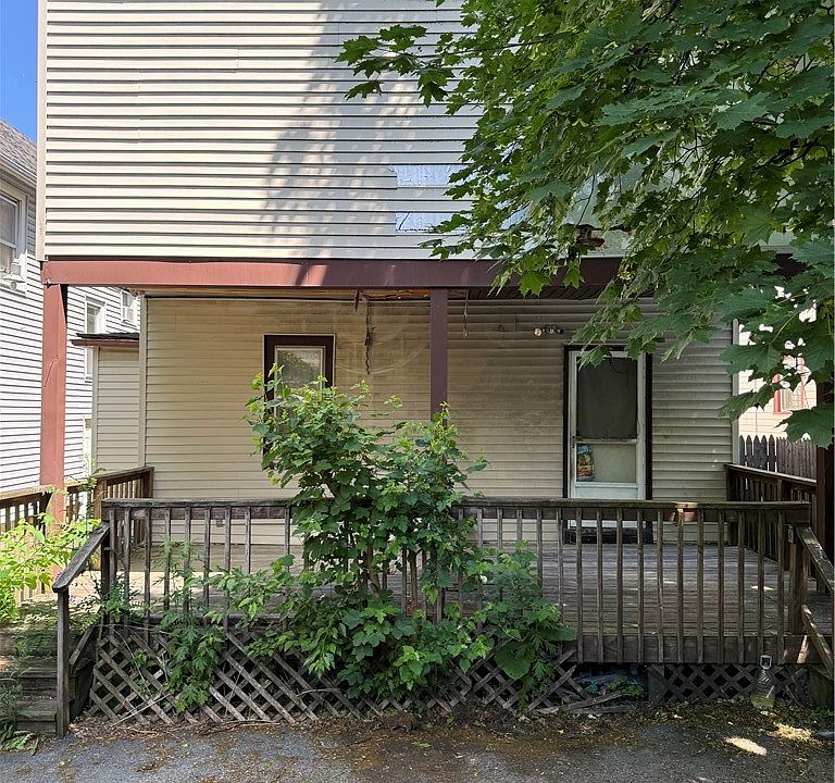 2nd image of 659 Bay St