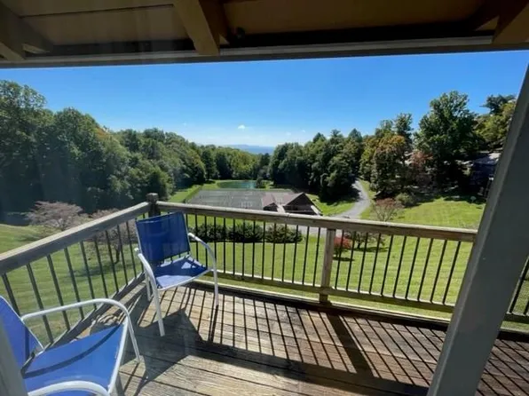 66 Doe Highlands Dr, Hillsville, VA 24343