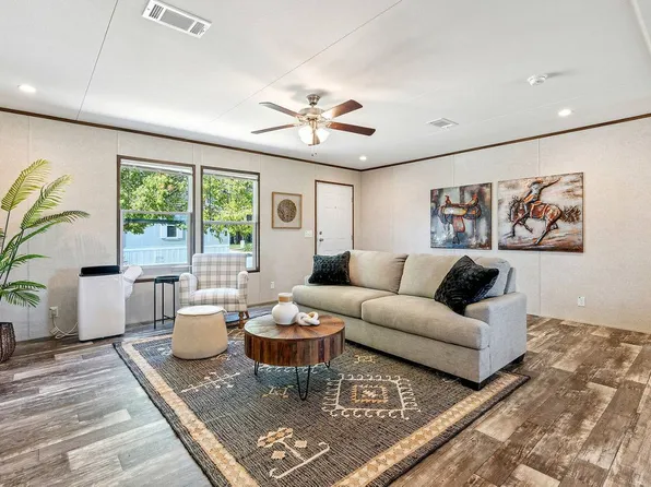 138 George Vis, Crowley, TX 76036