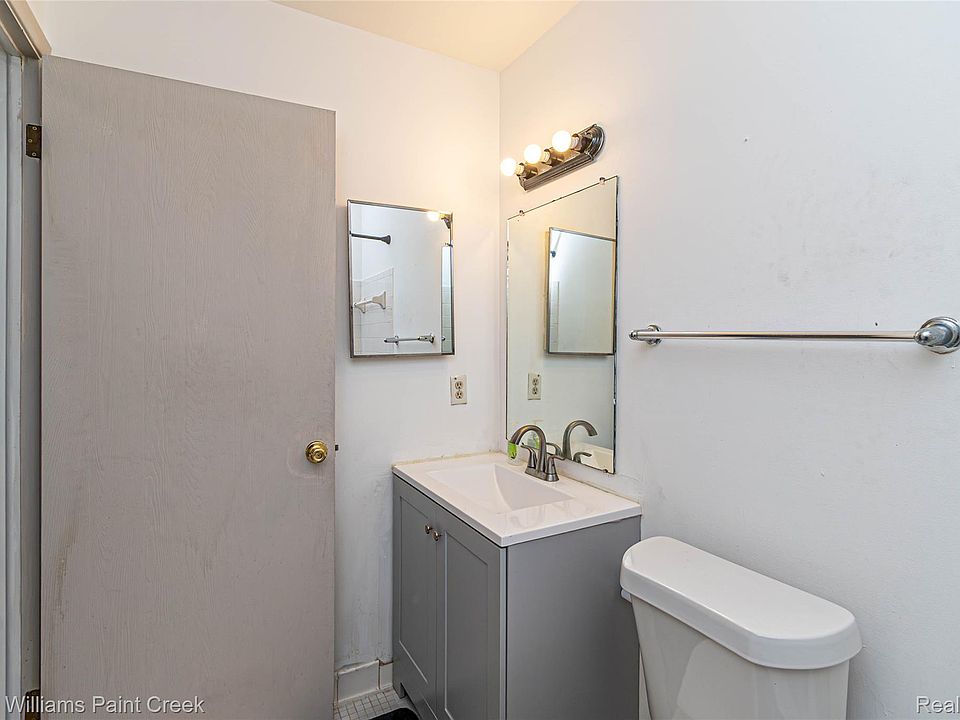 31993 W Twelve Mile #313, photo 16