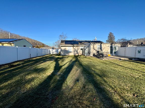 3rd image of 4 Hellstrom Road