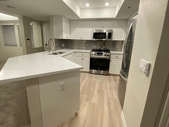 5th image of 5104 N 32nd St Unit 246