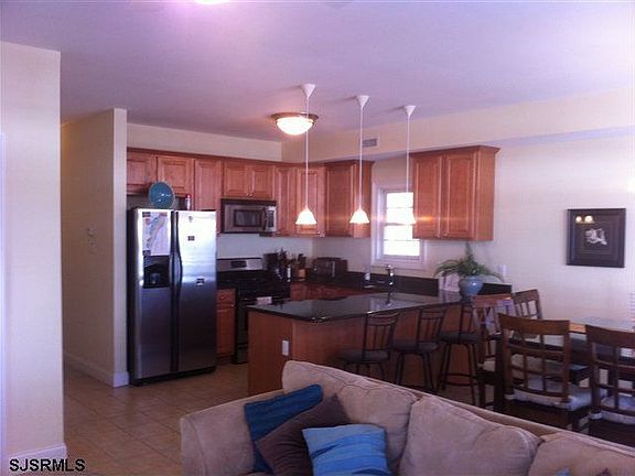 4th image of 1245 Asbury Ave #B