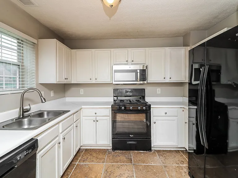 2991 Heather Lake Dr — Photo 11