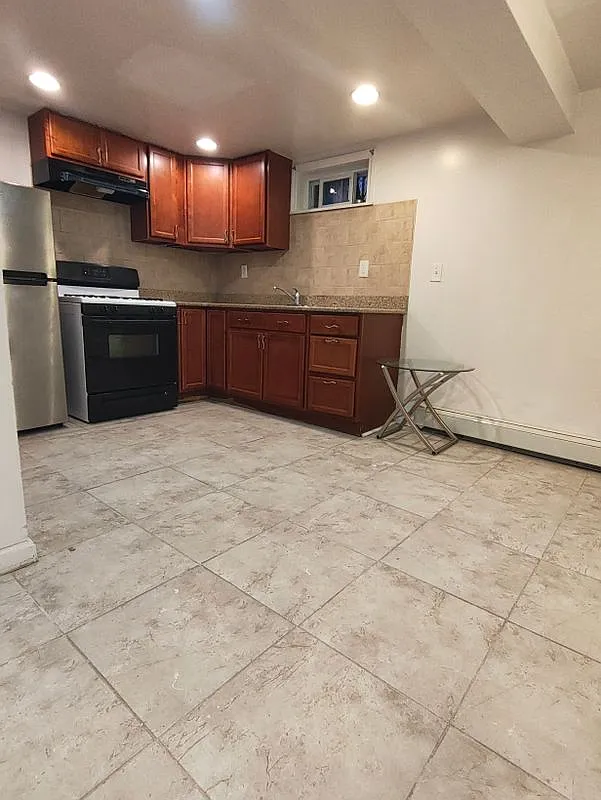 1 bed, 1.0 bath, 1125 sqft, $1,800 — Photo 1