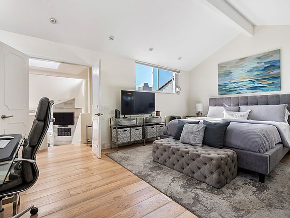 5th image of 315 Crocus Ct