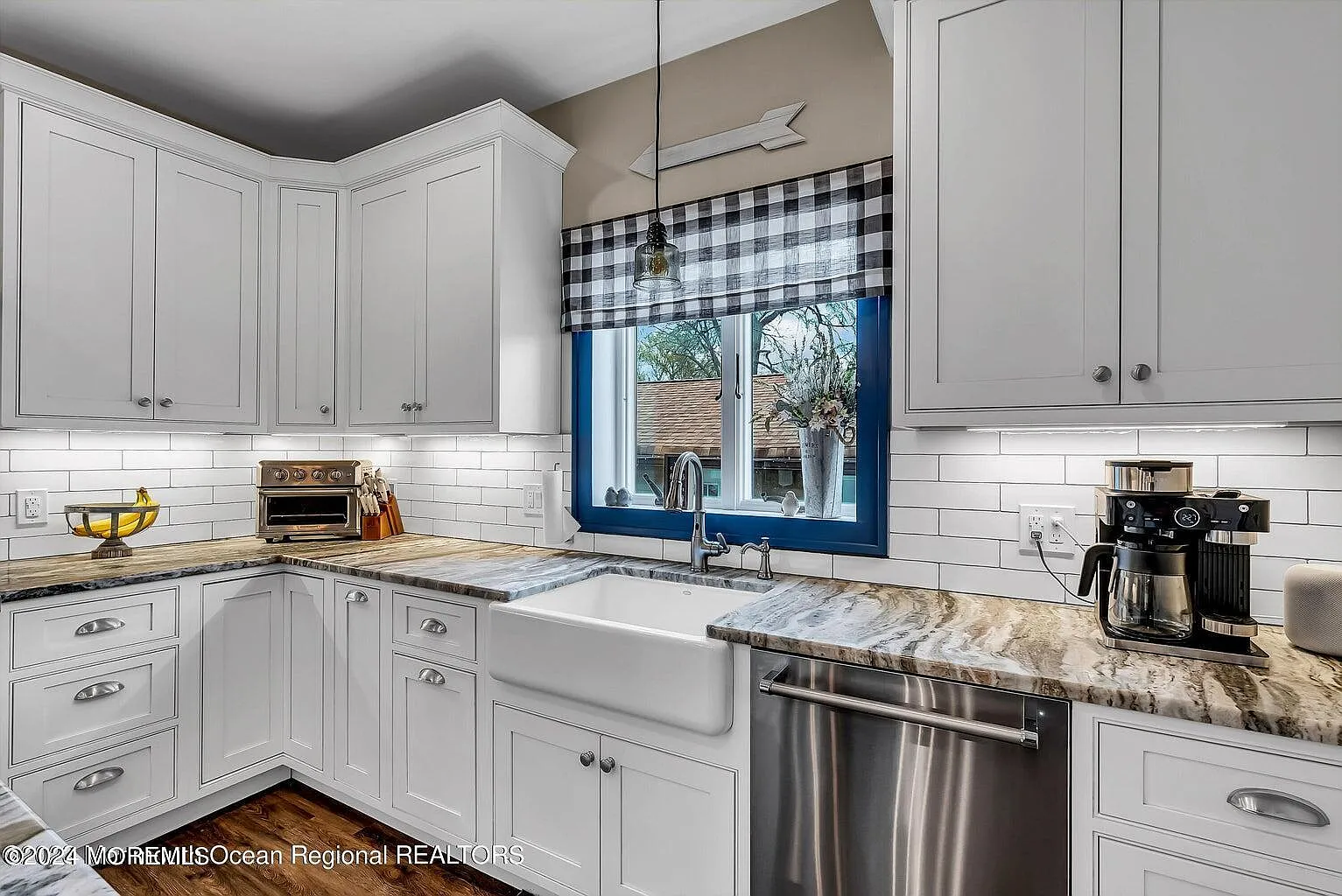4 bed, 2.5 bath, 2226 sqft, $2,500 — Photo 3