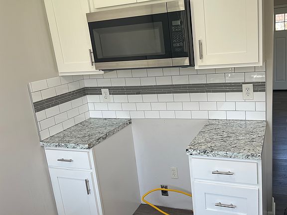 3rd image of 3176 Klages Blvd