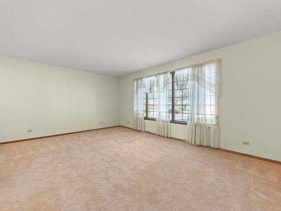 4th image of 524 Meadow Ln