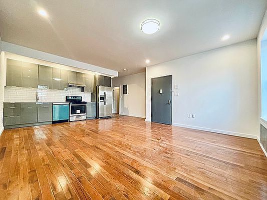 5th image of 283 Kingsland Ave