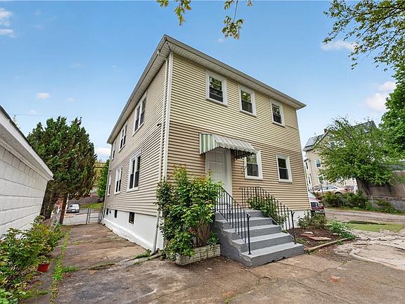 3rd image of 31 Bowdoin St