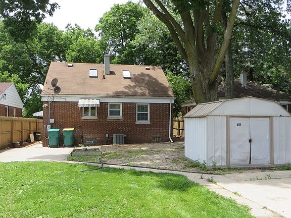 2nd image of 124 Earl Ave