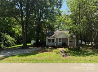 917 Tennyson Dr, Charlotte, NC 28208