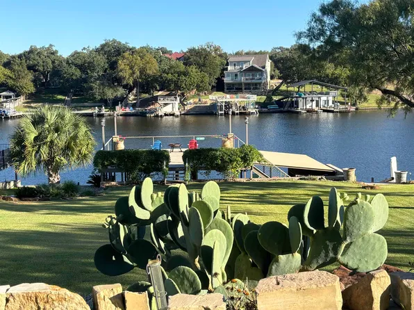 131 Primera Court, Kingsland, TX 78609