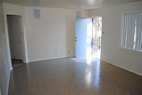 3rd image of 2519 Delano Ave