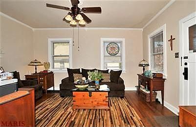 3rd image of 411 Lee Ave