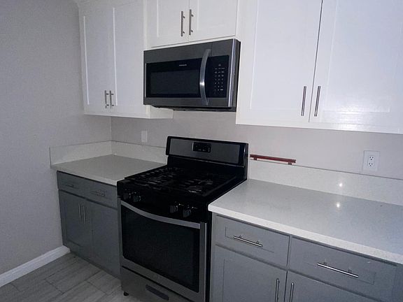2nd image of 5112 Oakland St #206