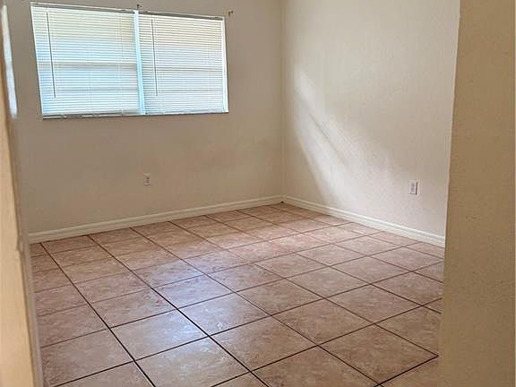 5th image of 4290 Gulfstream DR #12