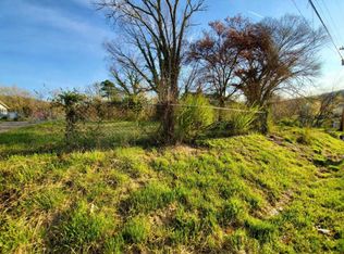 214 Carlock Ave, Harriman, TN 37748