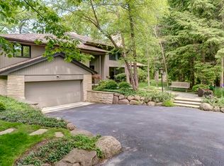 93 Glade Rd, Glencoe, IL 60022