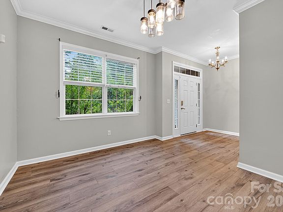 4th image of 11 Peppermill Dr