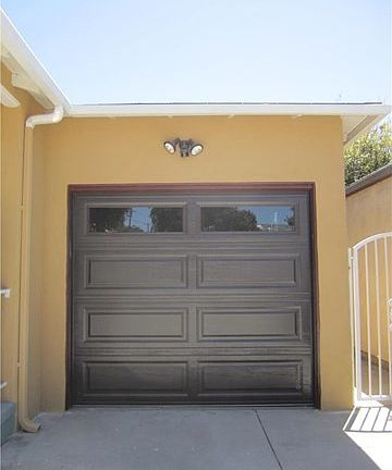 4th image of 22014 Meyler St