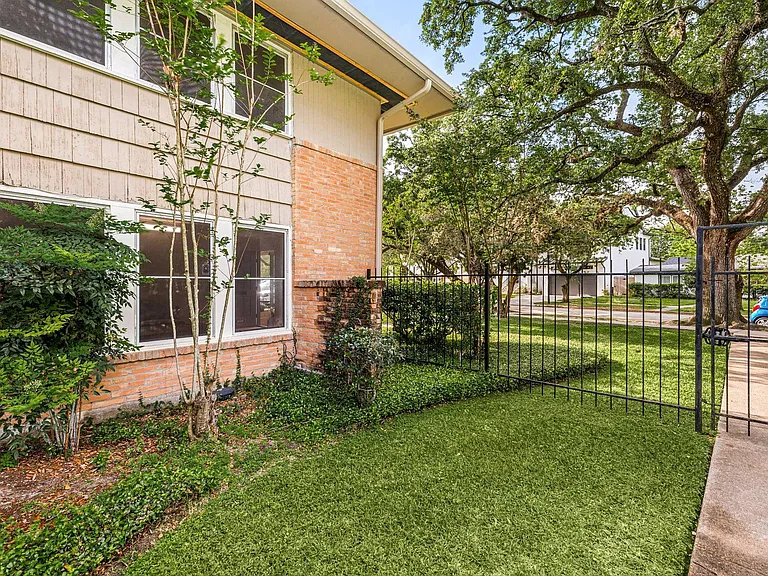 4018 Blue Bonnet Blvd #A — Photo 26
