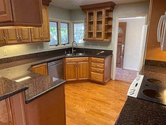 3rd image of 1660 Kamsack Dr