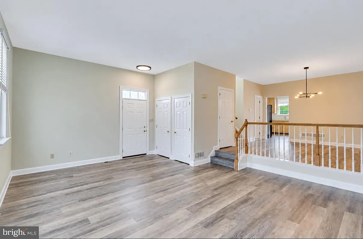 4 bed, 2.5 bath, 2345 sqft, $4,000 — Photo 3