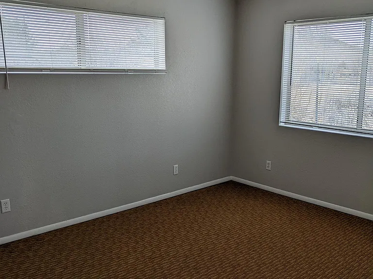 3960 E Valley Ln #C — Photo 10