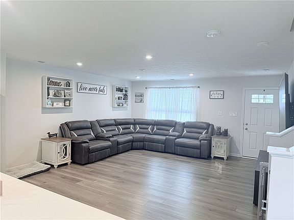5th image of 40 Kelly Ct