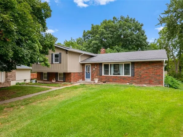 25 N Carriage Dr, Saint Joseph, MO 64506