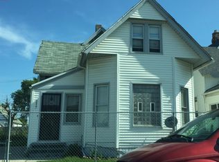 3827 Dorothy St, Hamtramck, MI 48211