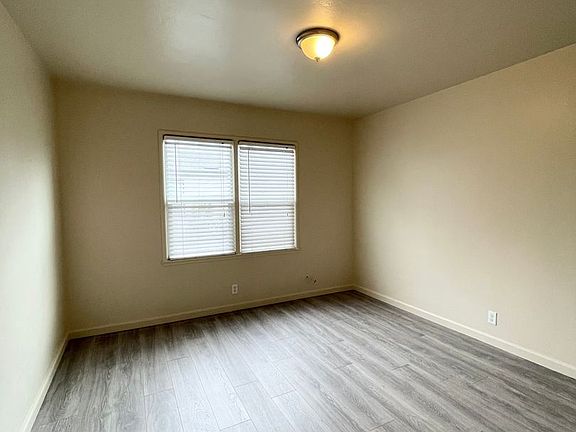 5th image of 141 Oak Ave #6
