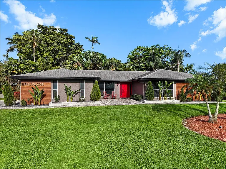 4470 SW 105th Ave — Photo 1