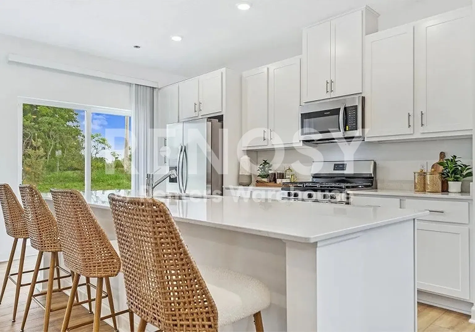 Available November 1st 3 Bedroom 2 Bath End Unit Townhouse in Rosemount — Photo 3