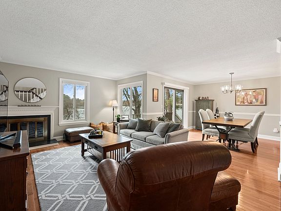 4th image of 16 Greenbriar Dr APT C