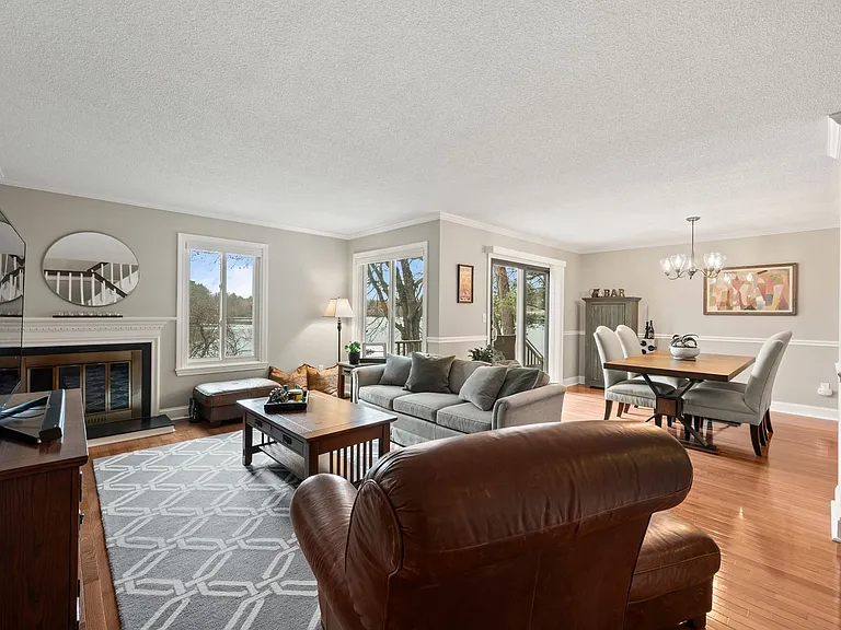 16 Greenbriar Dr #C — Photo 4